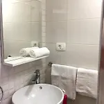 House In City Centre - 3 Bedrooms And 3 Bathrooms בית נופש