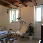 House In City Centre - 3 Bedrooms And 3 Bathrooms בית נופש