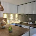 בית נופש House In City Centre - 3 Bedrooms And 3 Bathrooms ספליט